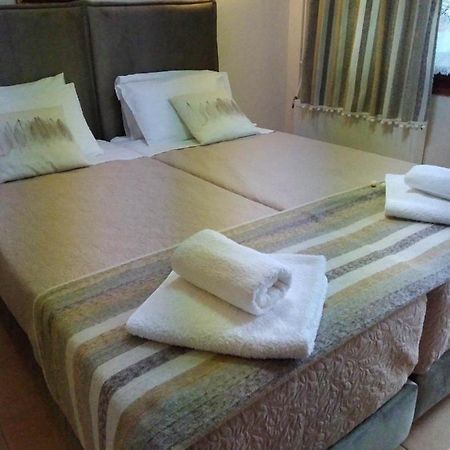 Menelaos Apartments เลโฟกาสโตร ภายนอก รูปภาพ