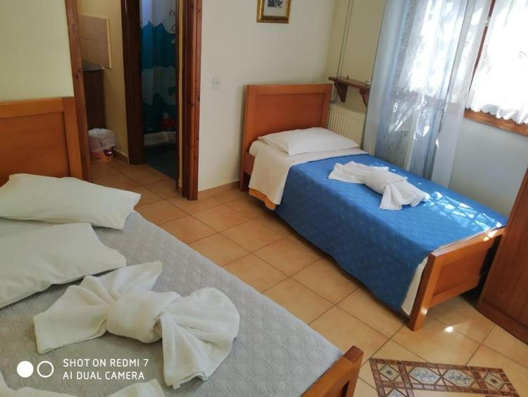 Menelaos Apartments เลโฟกาสโตร ภายนอก รูปภาพ