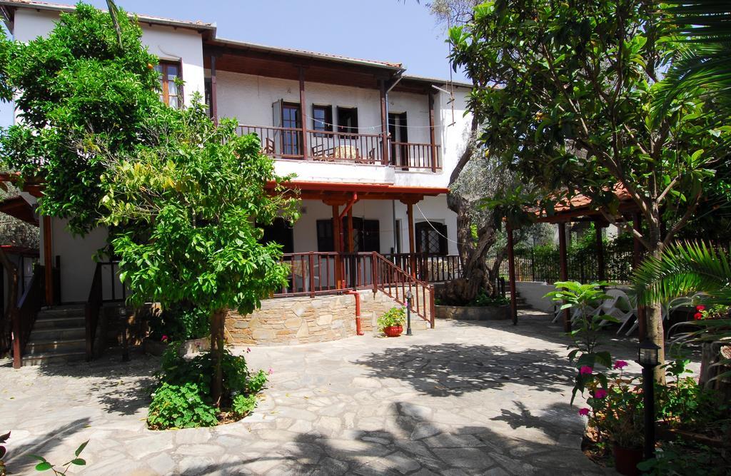 Menelaos Apartments เลโฟกาสโตร ภายนอก รูปภาพ
