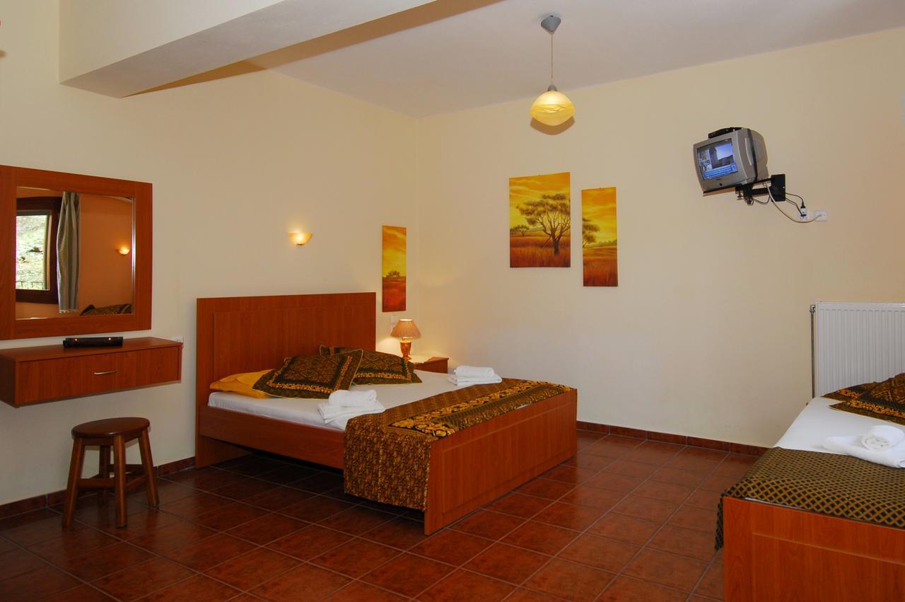 Menelaos Apartments เลโฟกาสโตร ภายนอก รูปภาพ