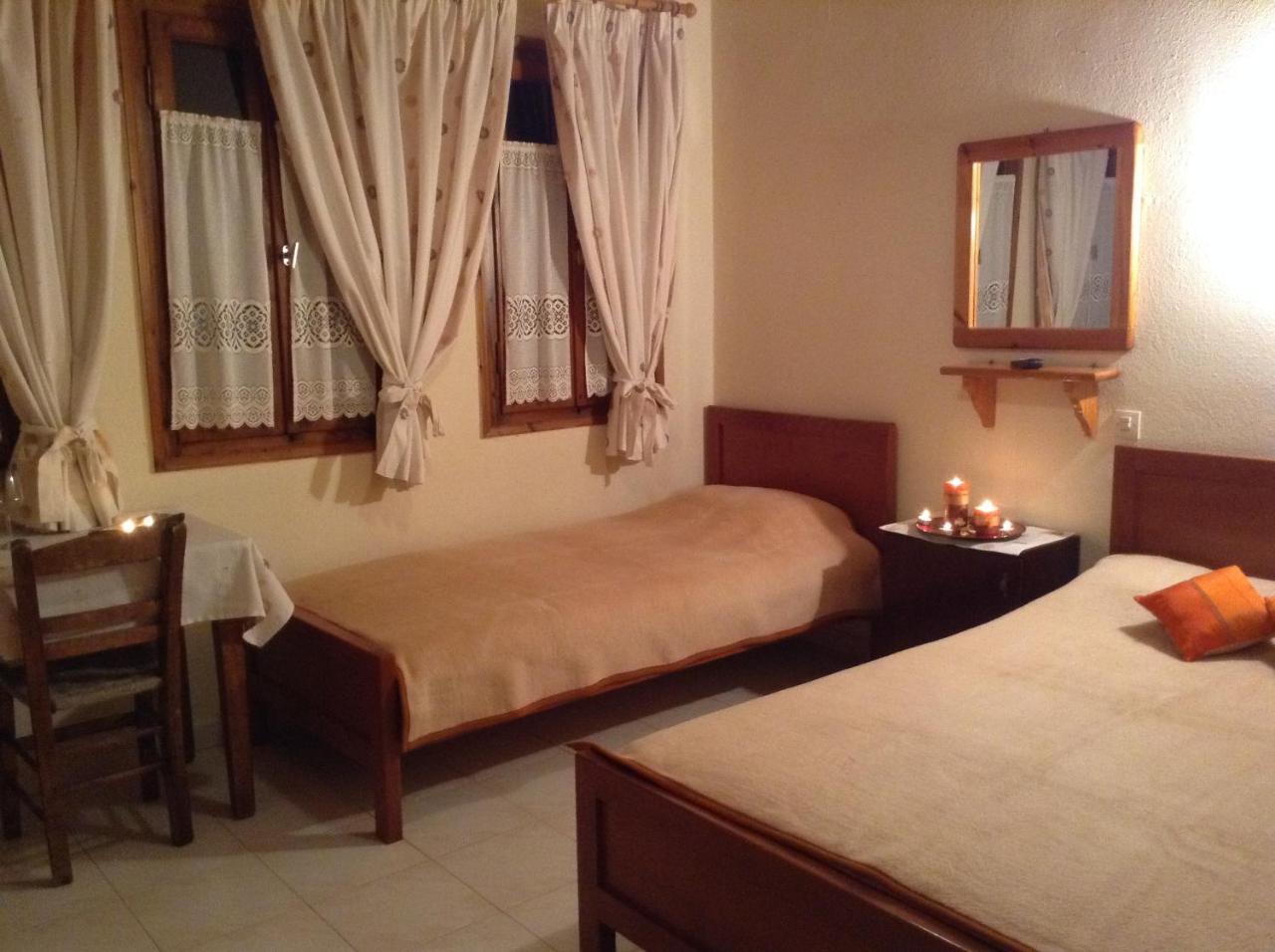 Menelaos Apartments เลโฟกาสโตร ภายนอก รูปภาพ